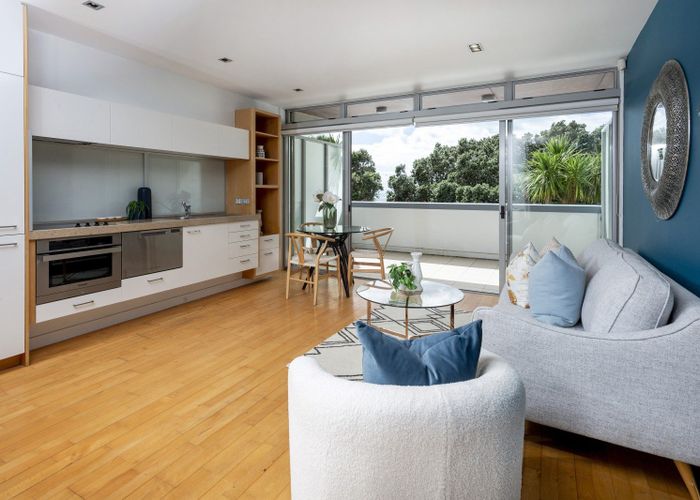  at 4/6 Beach Front Lane, Browns Bay, North Shore City, Auckland