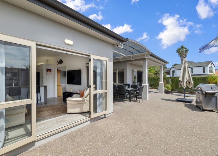  at 8 Stonedge Lane, Rosedale, Auckland