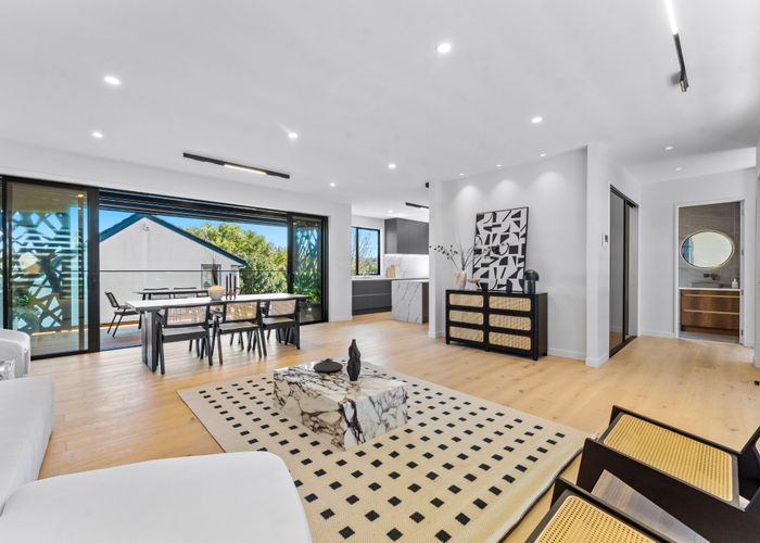  at 7D Crete Avenue, Milford, Auckland