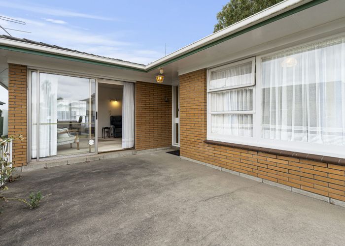 at 21 Hedge Row, Sunnyhills, Auckland