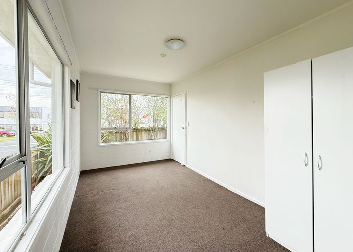  at 2/1 Raeben Avenue, Hillcrest, North Shore City, Auckland