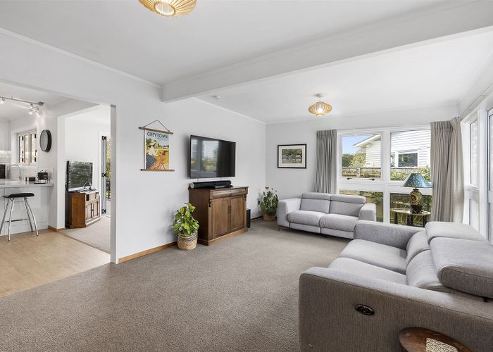  at 142 Kahu Road, Paremata, Porirua