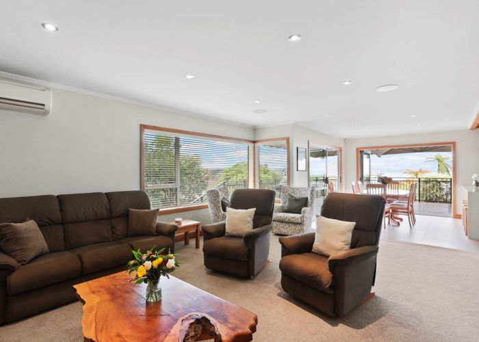  at 27 Oakpark Place, West Harbour, Waitakere City, Auckland