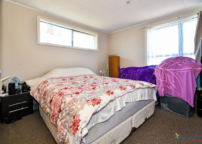  at 27 Kivell Close, Mangere East, Auckland