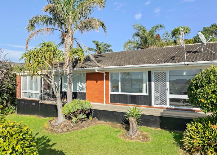  at 1B De Val Drive, Titirangi, Waitakere City, Auckland