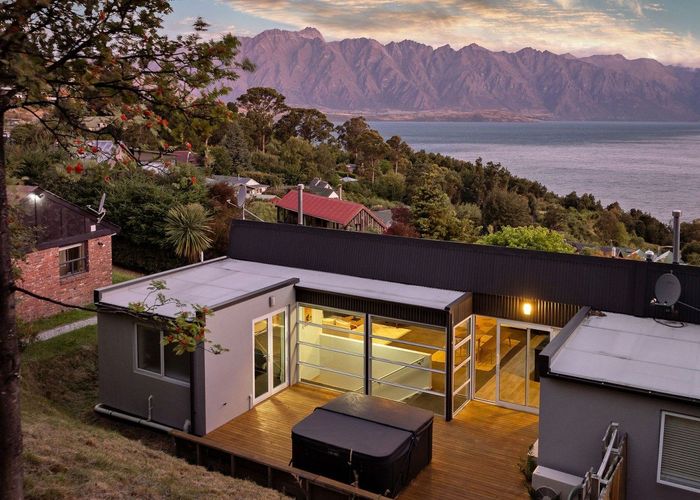  at 8B Moss Lane, Sunshine Bay, Queenstown