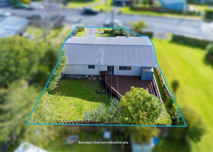  at 2/33 Lavelle Road, Henderson, Auckland
