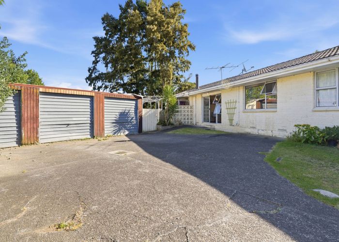  at 2/15 Phoenix Place, Papatoetoe, Manukau City, Auckland
