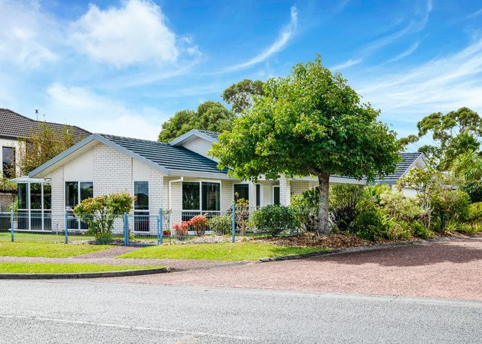  at 42 Sunhill Road, Sunnyvale, Auckland