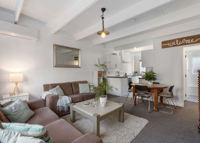  at 2/86 Divich Avenue, Te Atatu South, Auckland
