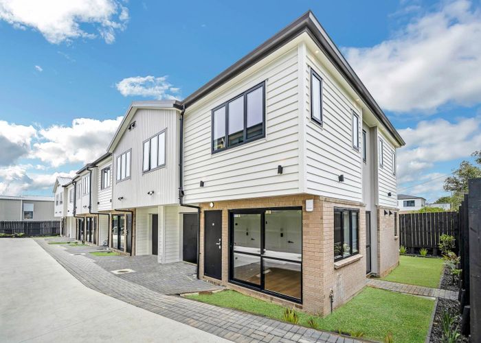  at Lot 5/525 Massey Road, Mangere, Manukau City, Auckland