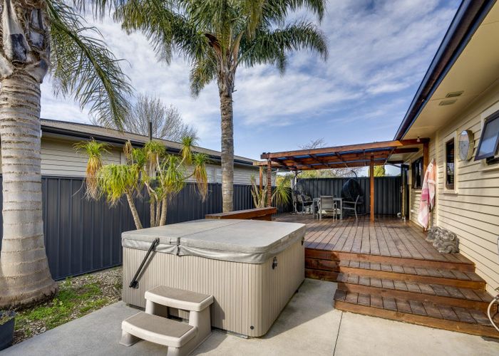  at 76 Clarence Cox Crescent, Pirimai, Napier