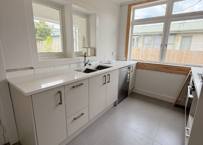  at 12 Hutchinson Ave, New Lynn, Waitakere City, Auckland