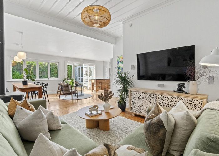  at 17 Owens Road, Devonport, Auckland