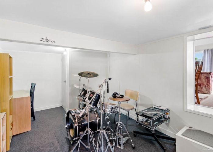  at 286 Rangatira Road, Beach Haven, Auckland