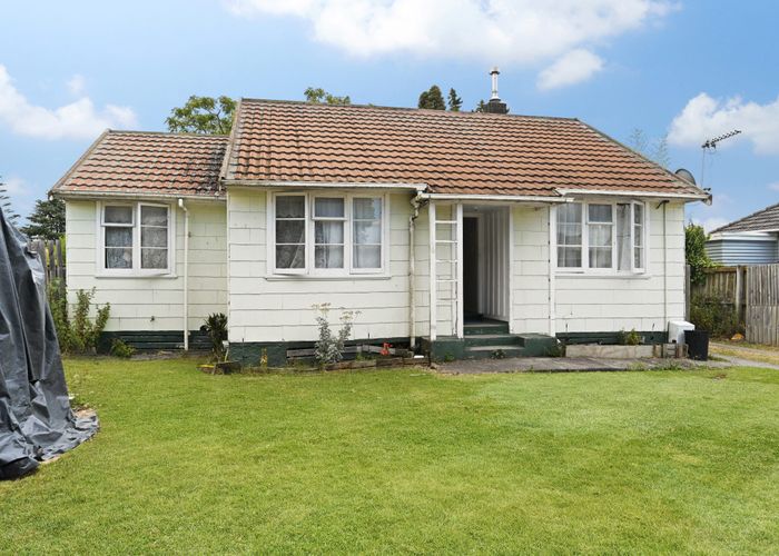  at 15 Paul Crescent, Fairfield, Hamilton