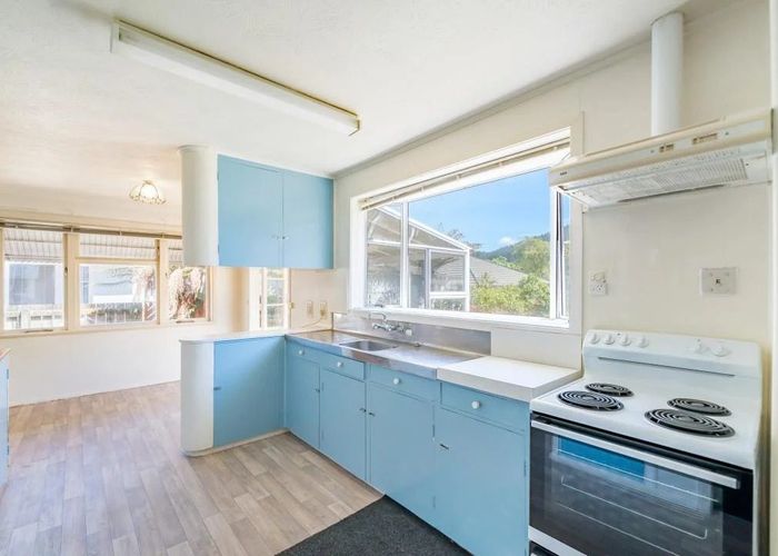  at 8 Hall Grove, Ebdentown, Upper Hutt, Wellington