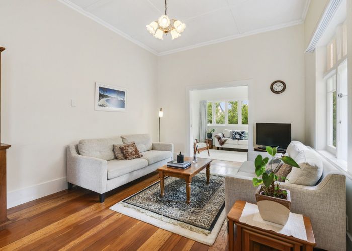  at 1/6 Valley Road, Northcote, Auckland