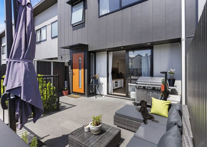  at 33 Cessna Crescent, Mangere, Auckland