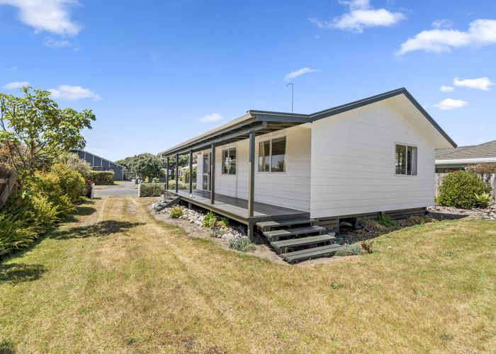  at 10 Reeves Street, Waikanae Beach, Waikanae