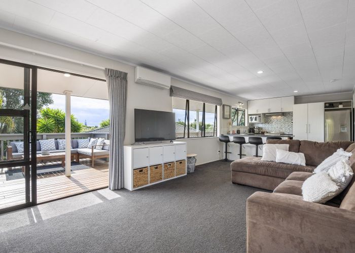  at 8 Leaming Place, Clarks Beach, Clarks Beach