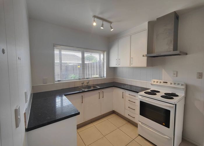  at 2/170 Pigeon Mountain Road,, Half Moon Bay, Manukau City, Auckland