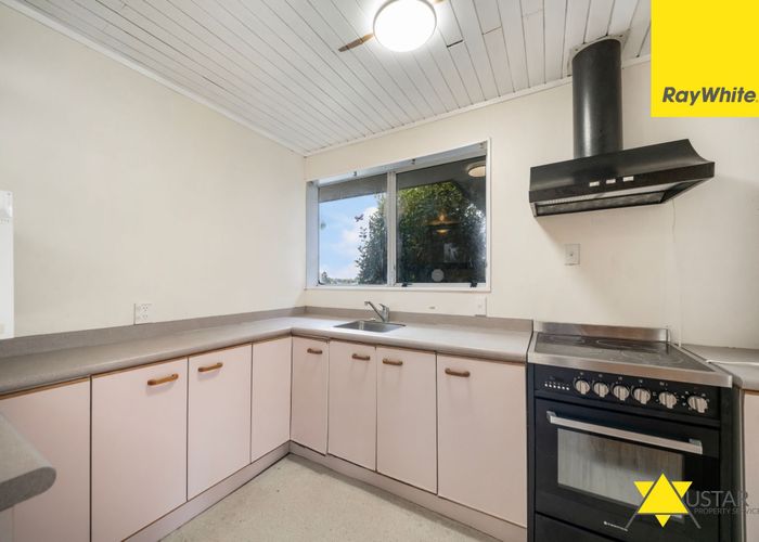  at 2/14 Cezanne Place, New Lynn, Waitakere City, Auckland