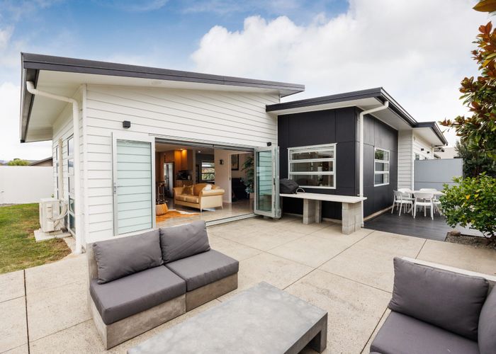  at 2 Chestnut Close, Kelvin Grove, Palmerston North, Manawatu / Whanganui