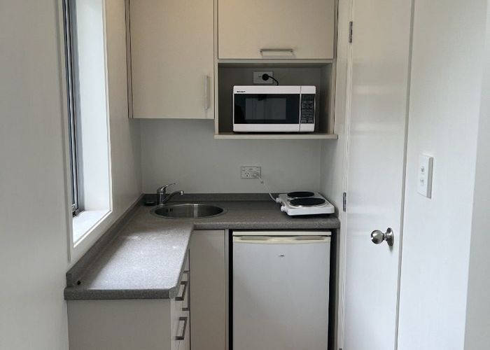  at 2/16 Greensboro Street (Room D), Hillcrest, Hamilton, Waikato