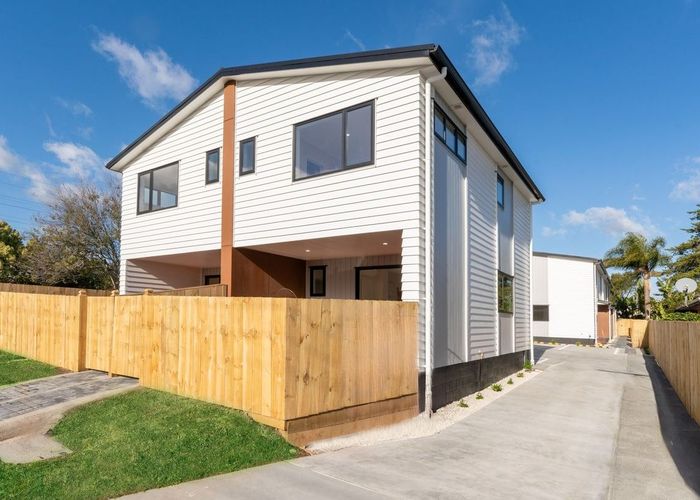  at 1/3 Royal View Road, Te Atatu South, Auckland