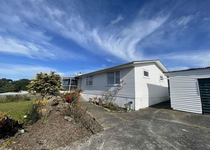  at 20 Trojan Crescent, New Lynn, Waitakere City, Auckland