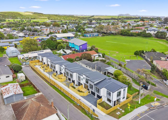 at 4/12 Hamlin Road, Mount Wellington, Auckland City, Auckland