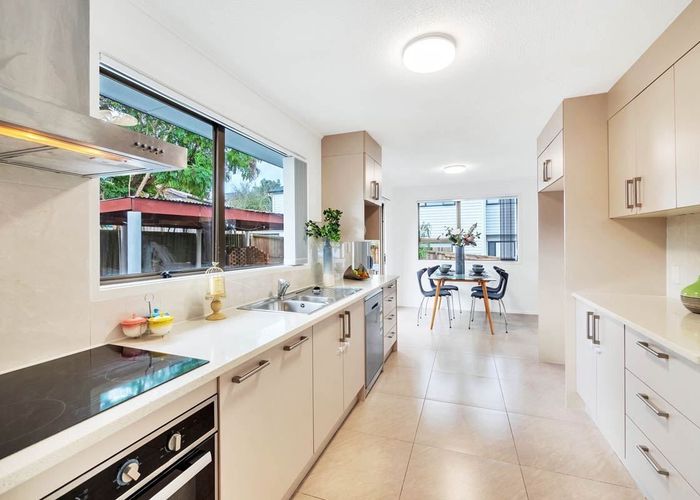  at 4 St Catherine Crescent, West Harbour, Waitakere City, Auckland