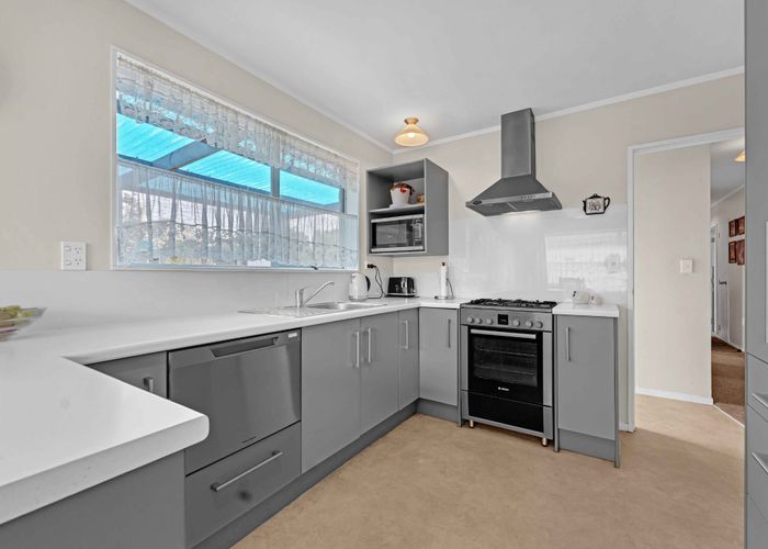  at 5 Kirrama Place, Conifer Grove, Papakura, Auckland