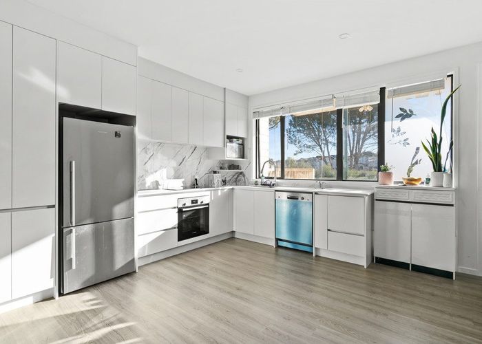  at 10 Karoro Road, Flat Bush, Manukau City, Auckland