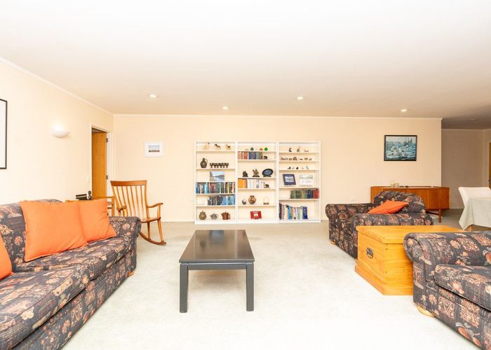  at 61 Grosvenor Gardens, Flagstaff, Hamilton