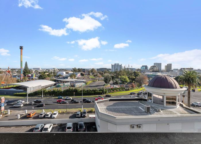  at 411/8 Lakewood Court, Manukau, Manukau City, Auckland