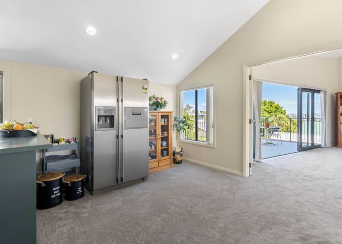  at 2/230 East Coast Road, Forrest Hill, North Shore City, Auckland