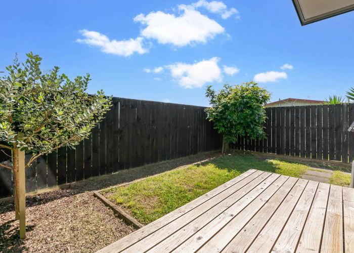  at 4/36 Kaipatiki Road, Glenfield, Auckland