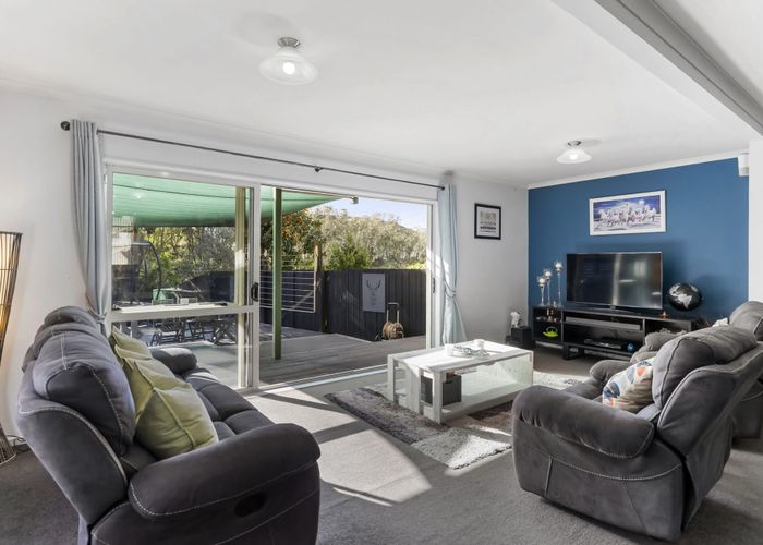  at 1/27 Lucienne Drive, Ranui, Waitakere City, Auckland