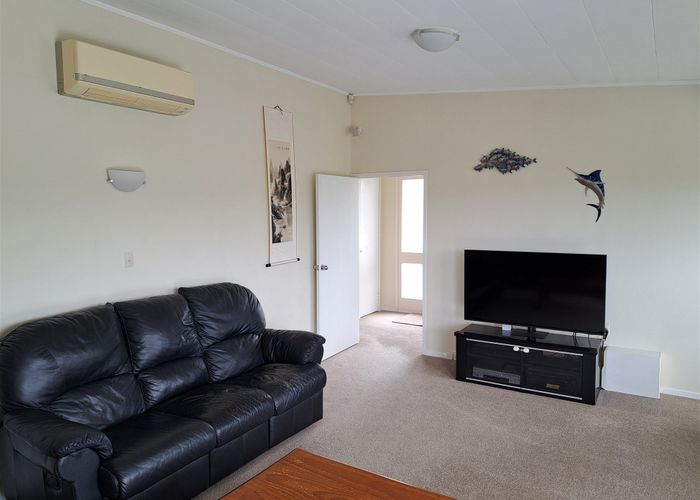  at 18 Shanaway Rise, Hillcrest, North Shore City, Auckland