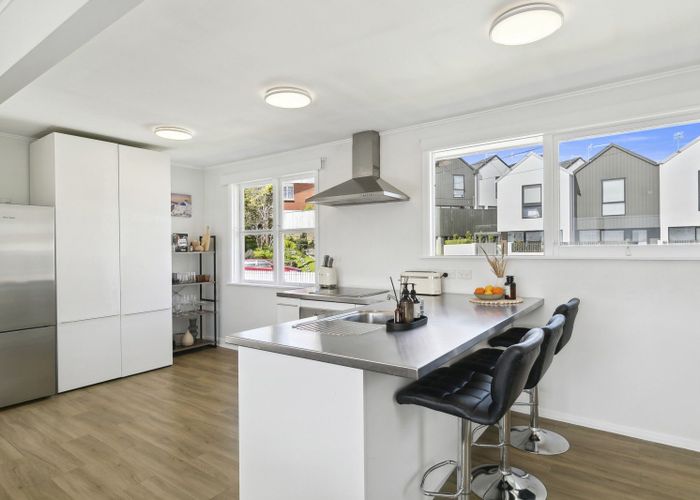 at 5 Oswald Crescent, Paparangi, Wellington