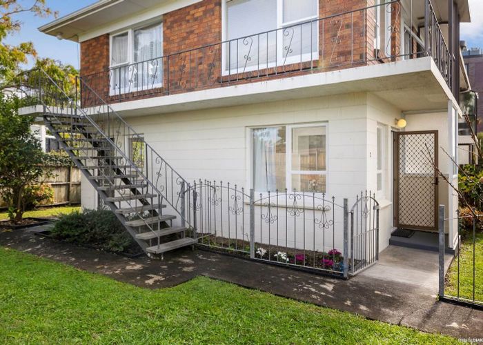 at 2/49 Western Springs Road, Morningside, Auckland City, Auckland