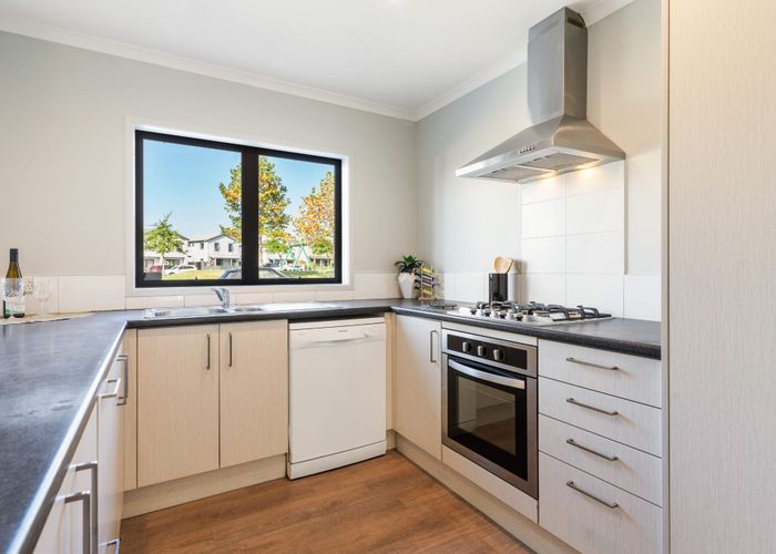  at 30 Tutuwhatu Crescent, Weymouth, Auckland