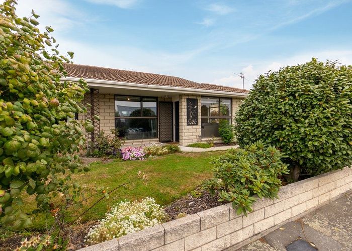  at 2/16 Veitches Road, Casebrook, Christchurch