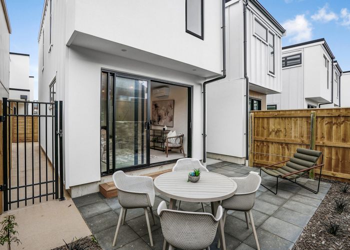  at 11/10 Pascoe Avenue , Paremata, Porirua, Wellington