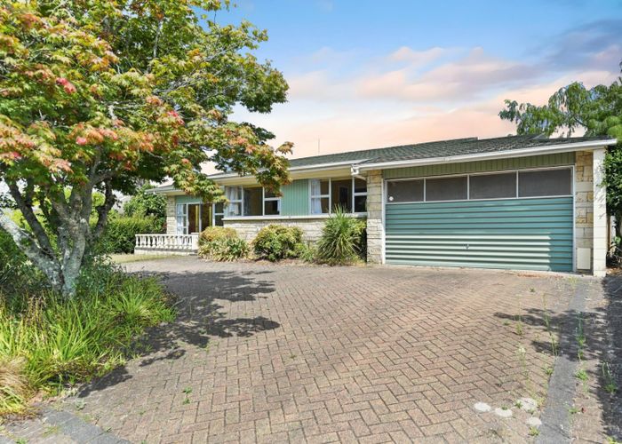  at 10 Glen Lynne Avenue, Queenwood, Hamilton