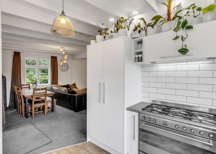  at 16 Winslow Westerfield Road, Winslow, Ashburton