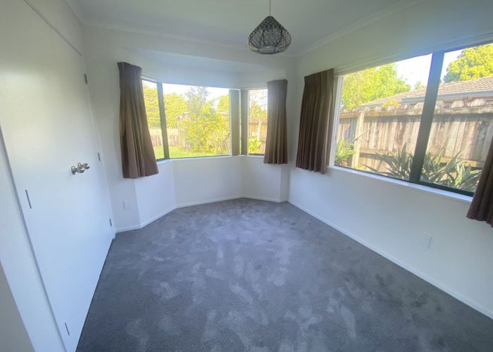  at 15 Vanderbilt Parade, Albany, Auckland