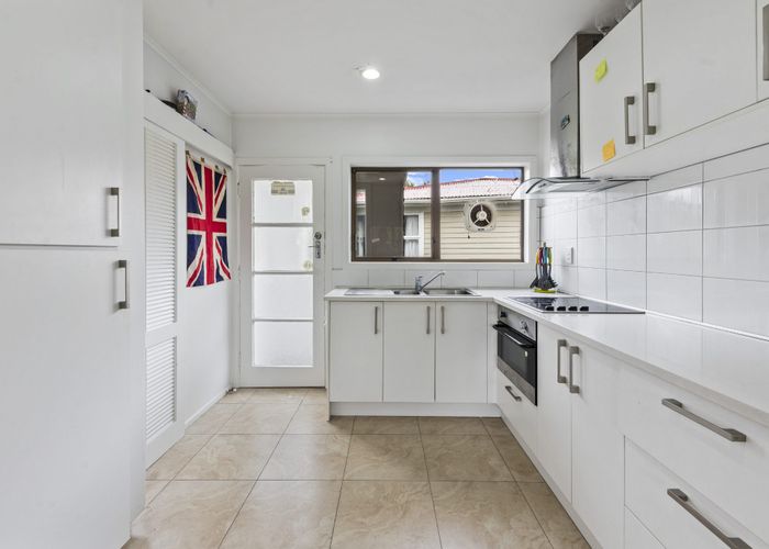  at 18 Mclean Avenue, Papatoetoe, Auckland